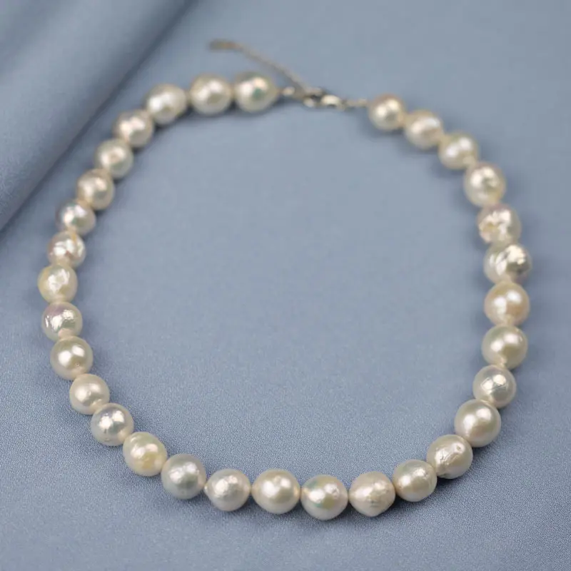 Girocollo minimal basic perle bianche incatenate con catena argento 925 rodiato Archivi - Luisa Della Salda
